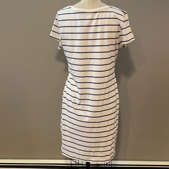 H&M short sleeve knee length t-shirt dress - Picture 4 of 6
